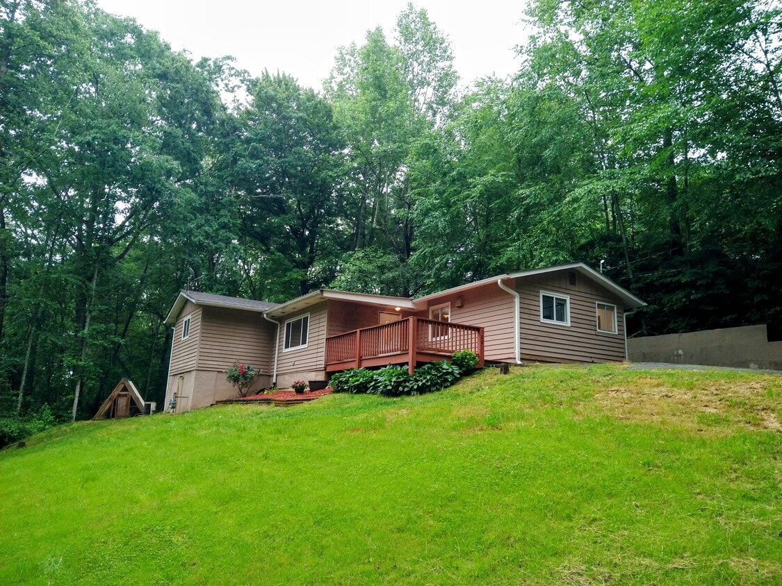 Primary Photo - 128 Woodland Hills Dr