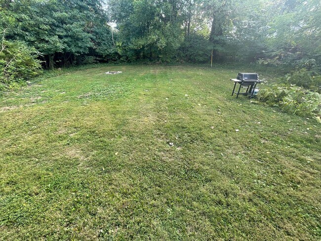 Foto del edificio - 2404 E 8th St