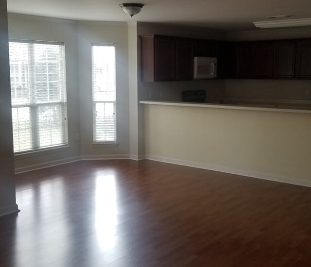 Building Photo - 533 Versailles Blvd