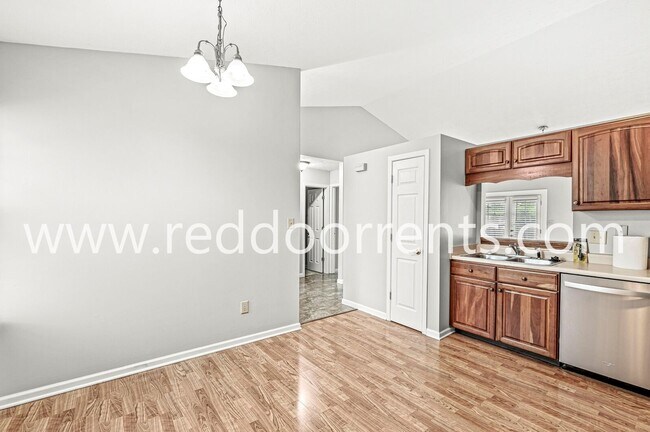 Foto del edificio - Available Now!