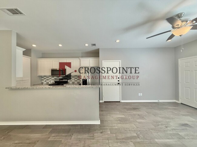 Foto del edificio - Tour Today! 2 Bedroom 2 Bath Duplex!