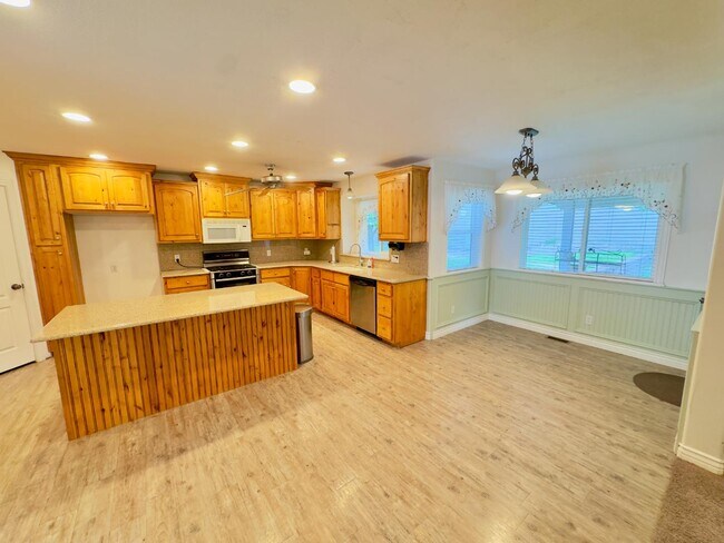 Building Photo - 207 S 50 W