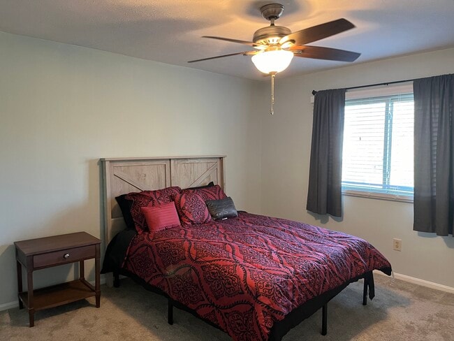 Foto del edificio - 204 Sherwood Green Ct