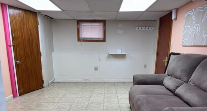 Building Photo - 41 Leick Ave