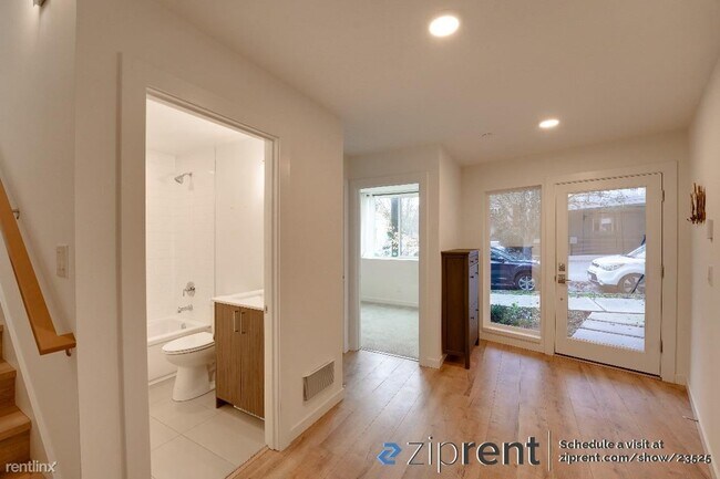 Building Photo - 2 br, 2 bath Townhome - 445 Northeast 73rd...