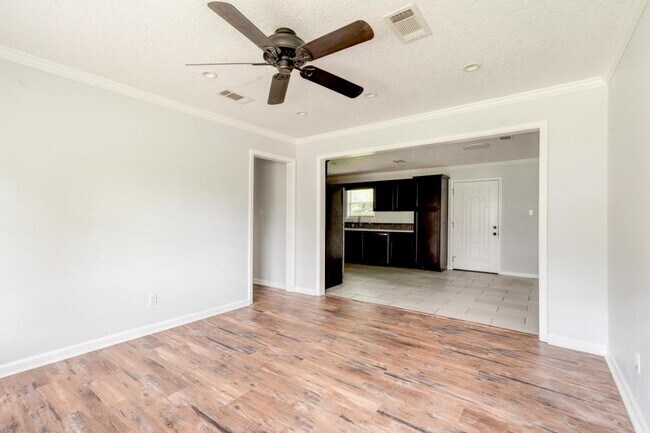 Building Photo - 6608 Columbus Cir