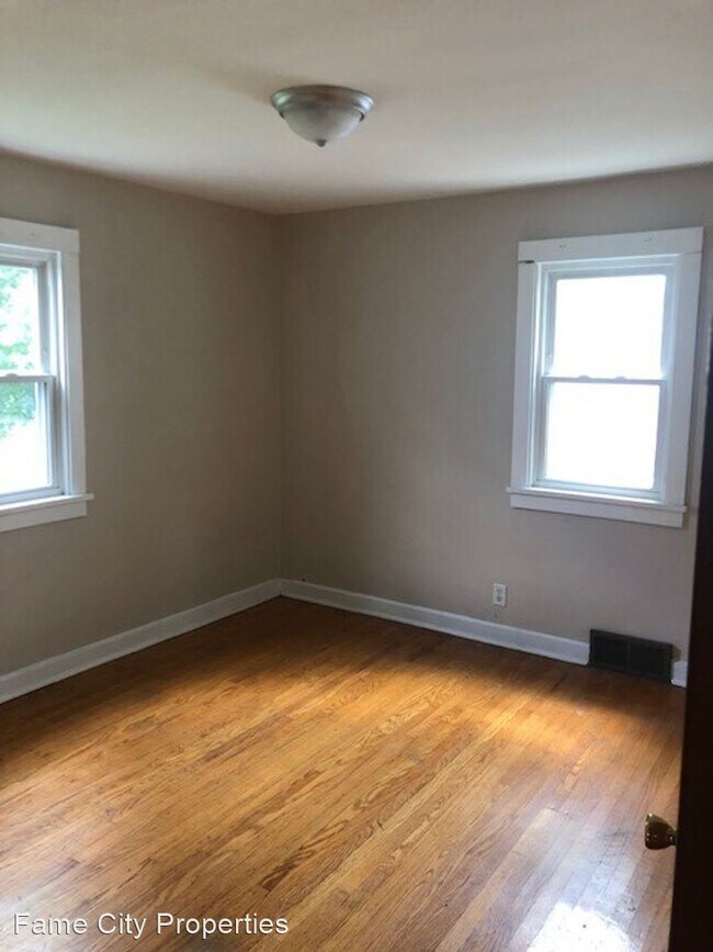 Foto del edificio - 2 br, 1 bath House - 2018 Maple Ave NE
