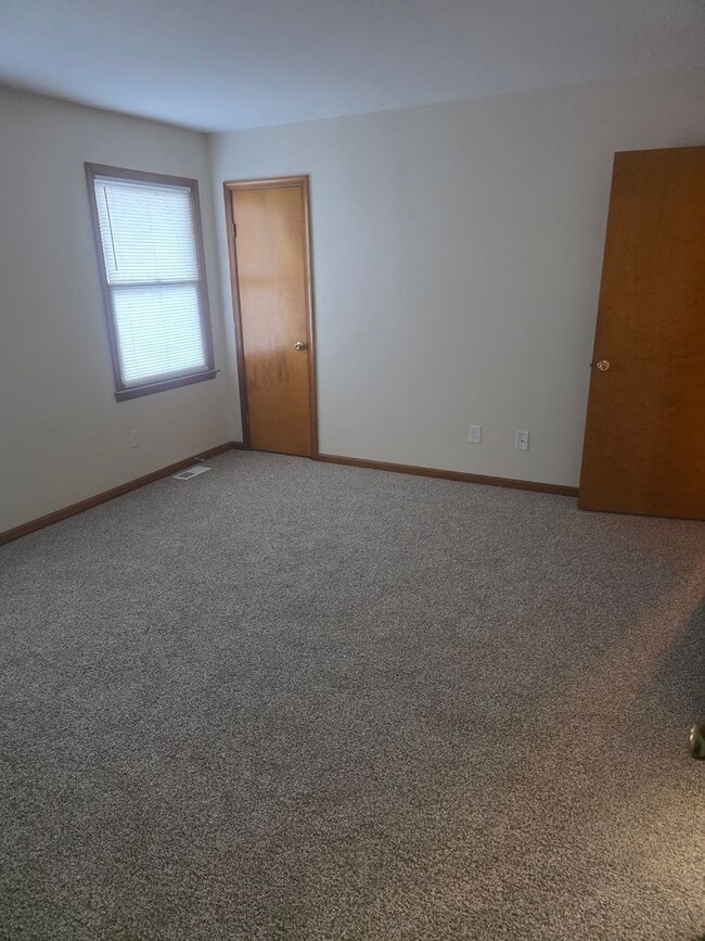 Building Photo - Great Townhouse in York Crossing