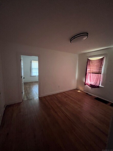 Foto del edificio - 323 Maple St