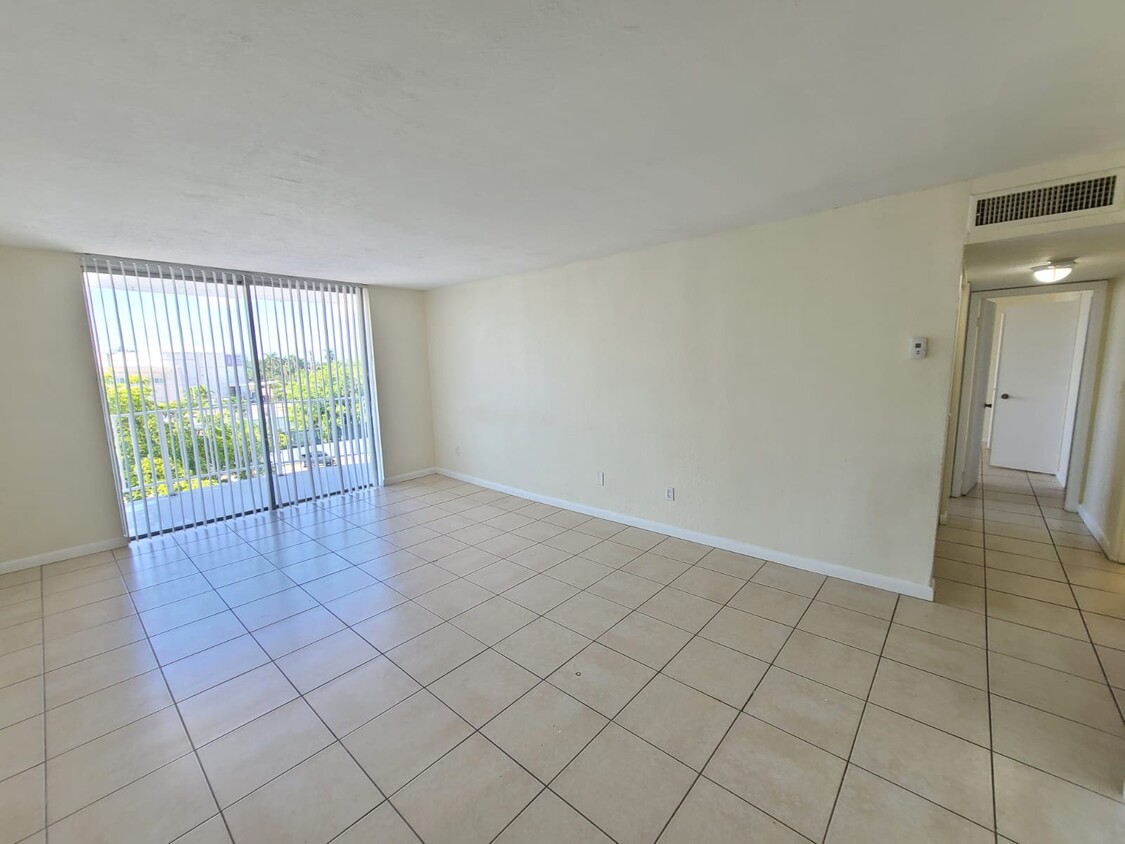 Photo - 496 NW 165th St (Miami, FL)