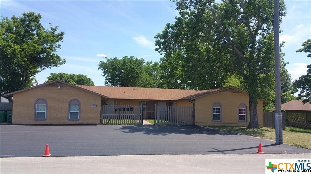 Primary Photo - 410 Thorndale Road Unit A