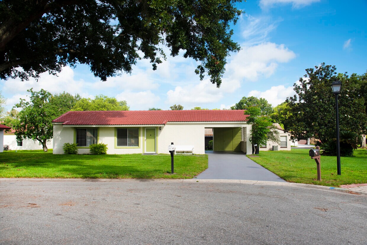 Just renewed and conveniently located! This 2BR/2BA, 1,070sqft home, freshly indoor painted througho - 10116 Fairtree Ln