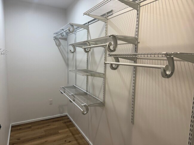 Vestidor frontal - 134 Maple St