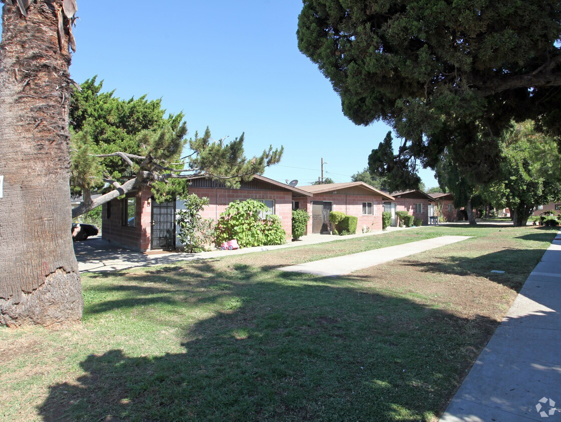Primary Photo - 1333 Laurel Ave