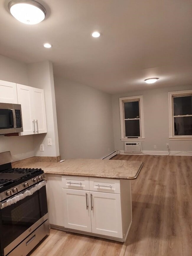 Building Photo - 155 Hopkins Ave
