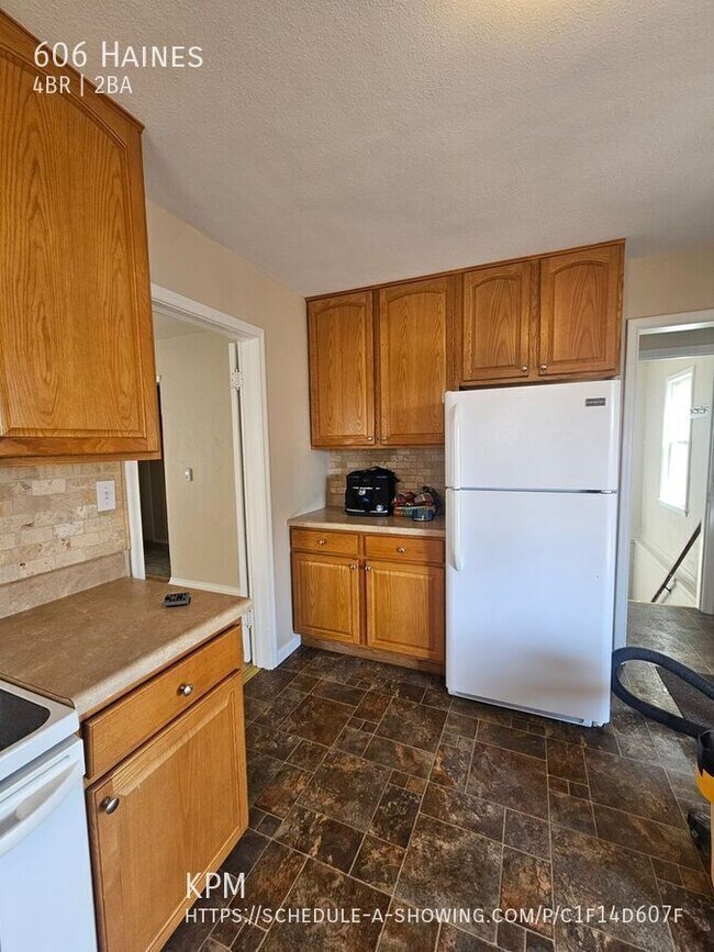 Building Photo - 606 Haines-