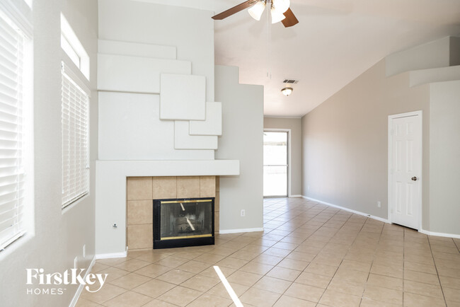 Building Photo - 4543 Carmar Dr