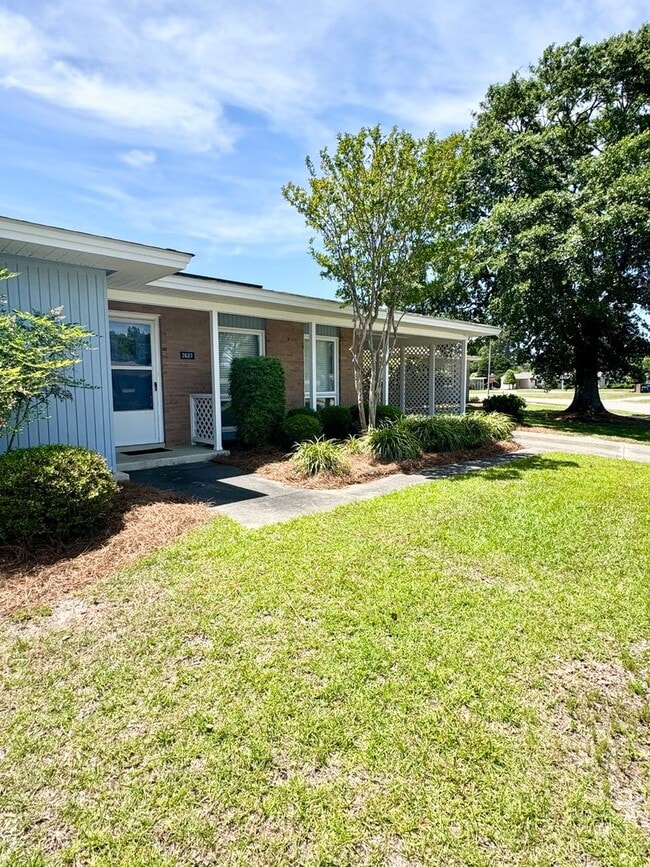 Building Photo - SUPERB Home in Sea Gate - close to Market ...