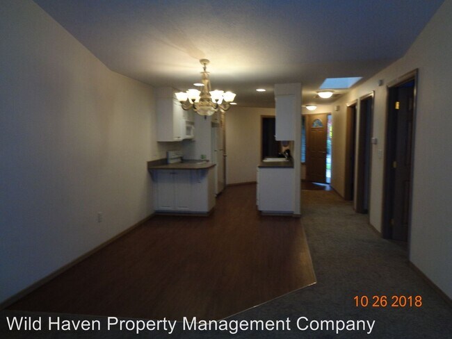 Building Photo - 940 NE Grandhaven St