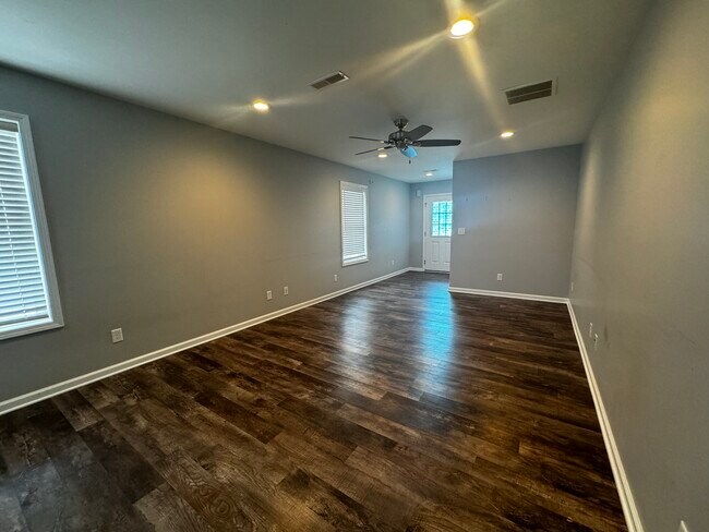 Building Photo - 1501 Eadens Pl
