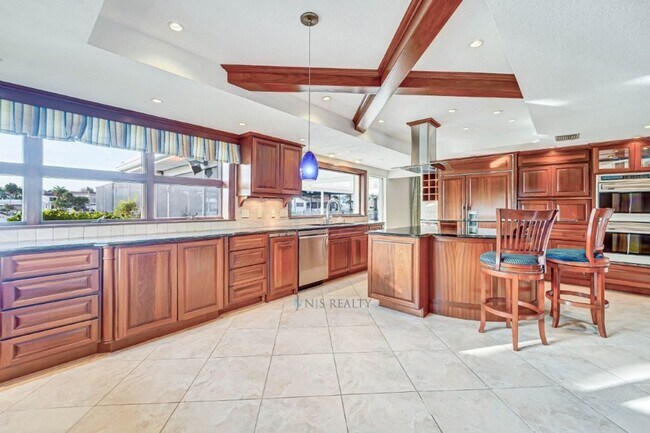 Foto del edificio - 5060 Porpoise Pl