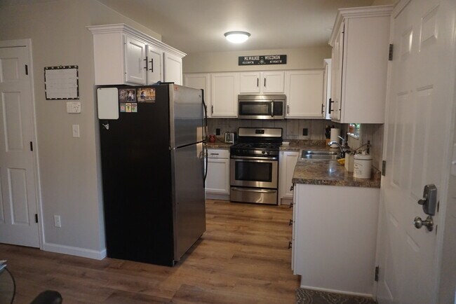 Kitchen - 2122 N Hubbard St