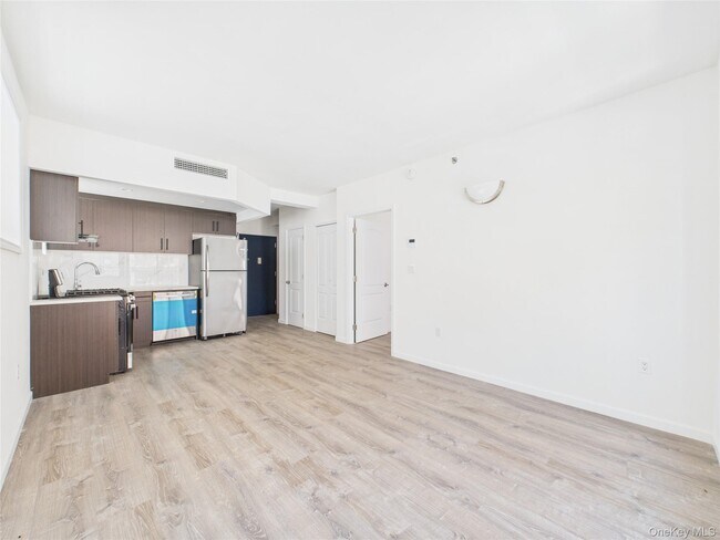 Foto del edificio - 97-30 64th Ave