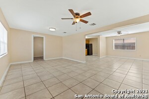 Foto del edificio - 3323 W Woodlawn Ave