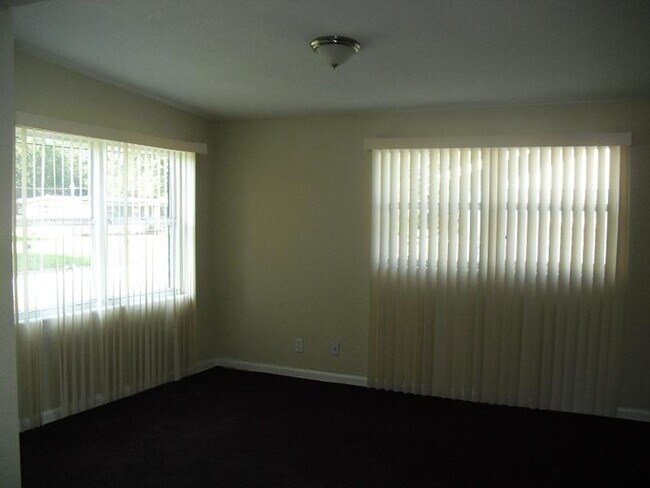 Building Photo - 3/1 In North Jacksonville!