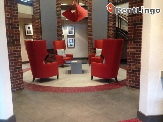 Foto del edificio - 12101 Steeple Way Blvd