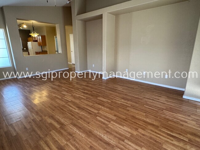 Foto del edificio - 10441 W Palm Ln