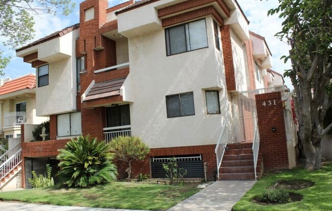 Building Photo - 431 W Lexington Dr