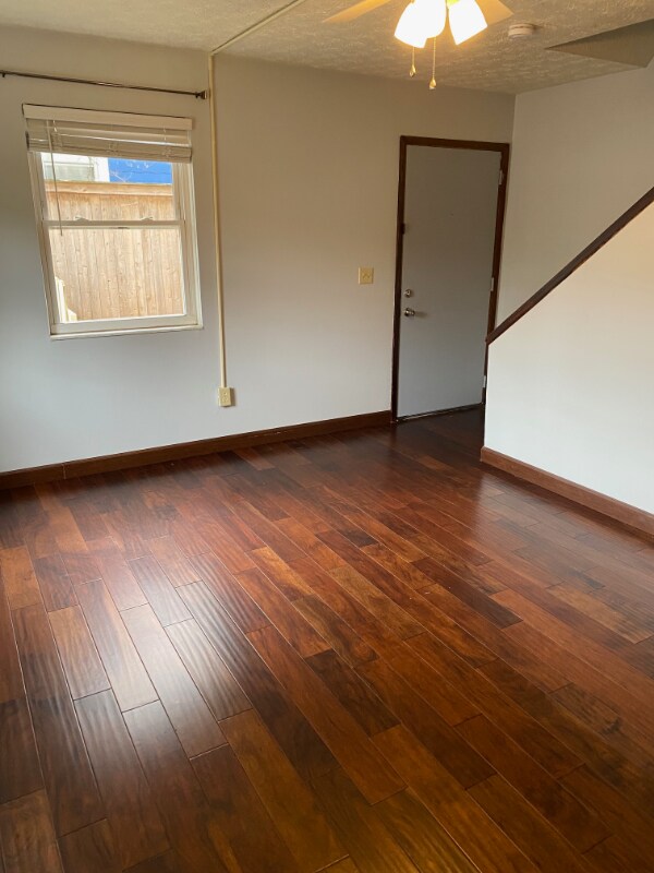 Foto del edificio - 136 W Pacemont Rd