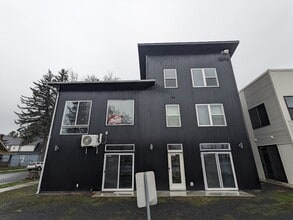 Building Photo - 502 S Almon St
