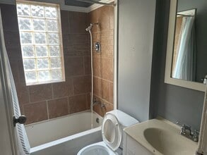 Building Photo - 863 Marentette Av