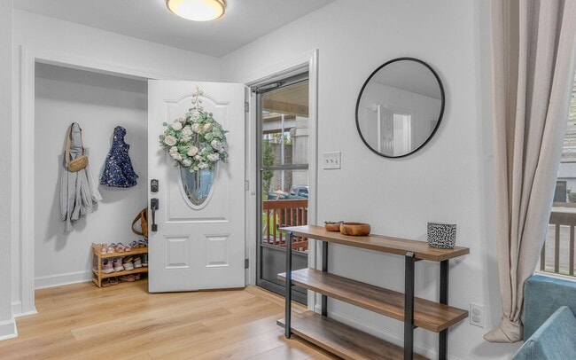 Building Photo - Welcome to your new home near downtown Nor...
