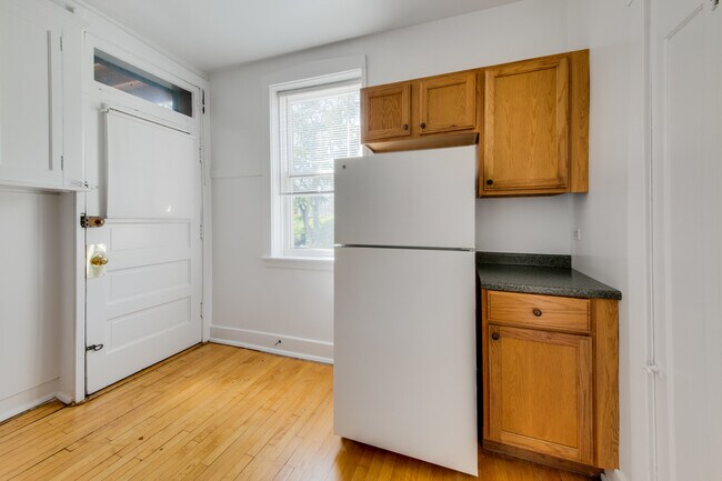 Foto del edificio - 1919 W Estes Ave