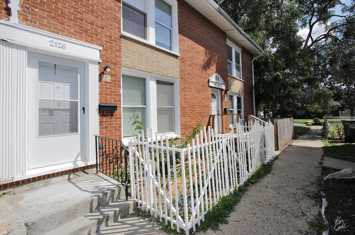 2126 Hebron Ave, Zion, IL 60099 Townhome Rentals in Zion IL