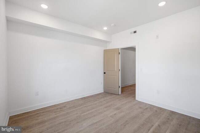 Building Photo - 669 N 39th St