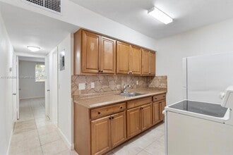 Building Photo - 1715 N 16th Ave