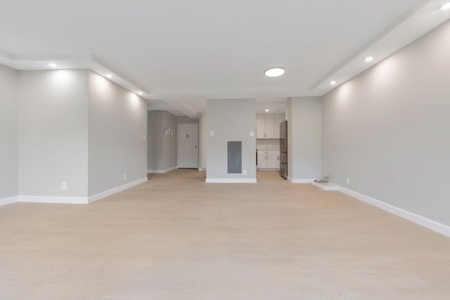 Building Photo - 205 Yoakum Pky