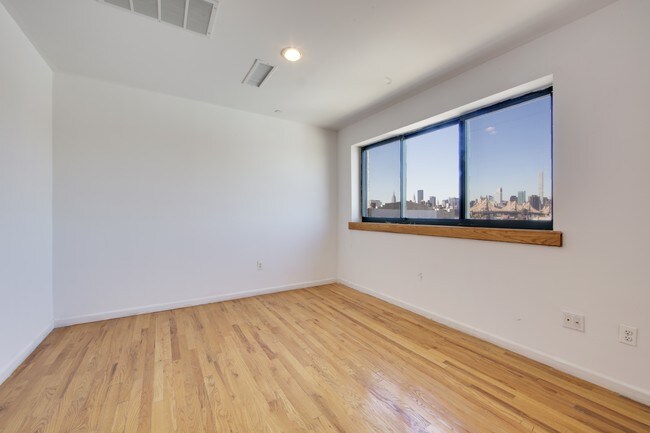 Private Office - 3945-3949 Crescent St