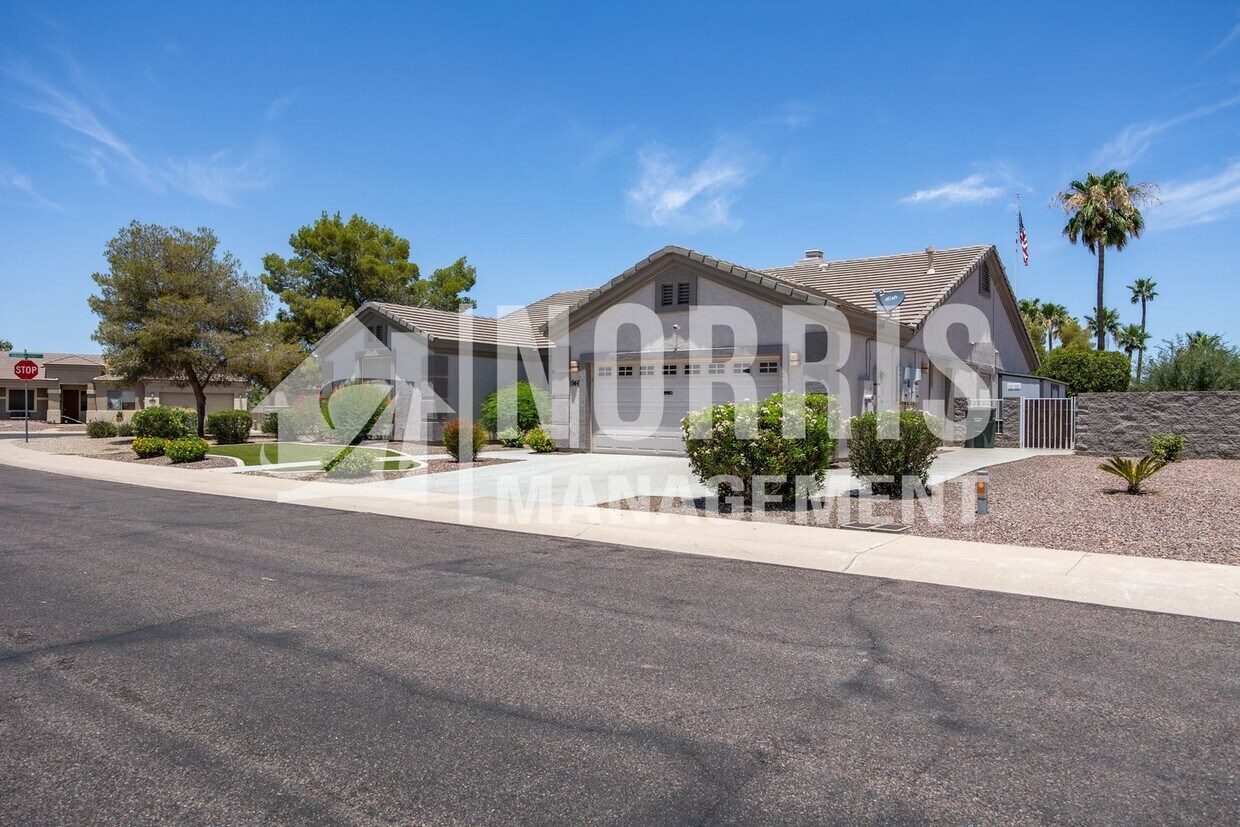 Primary Photo - Beautiful Home Located in The Links