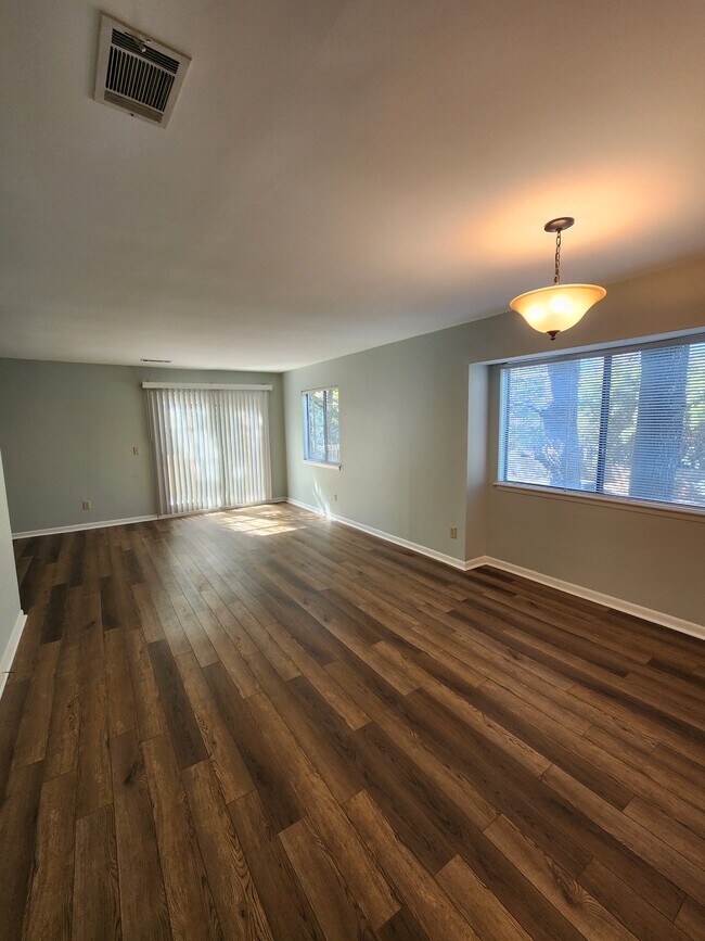 Foto del edificio - 1151 Shadow Lake Cir