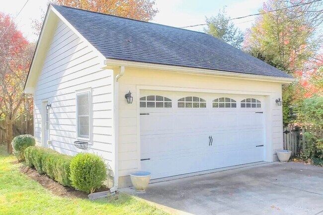 Building Photo - 648 Cooper Dr