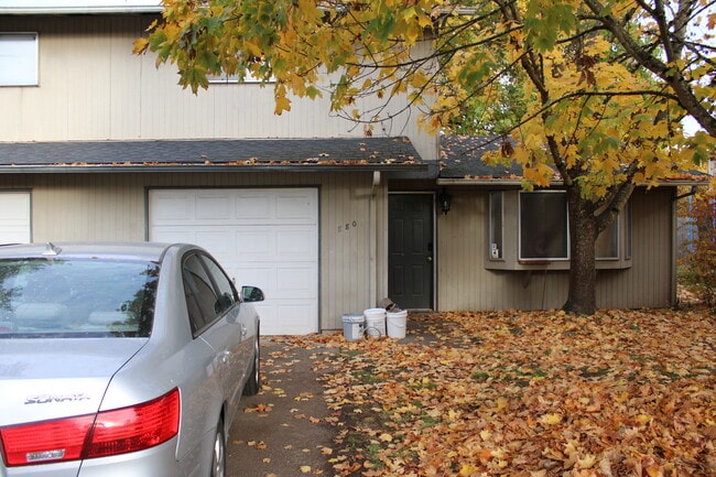 Building Photo - 880 N Cloverleaf Loop