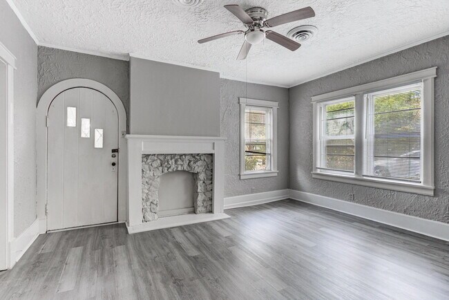 Foto del edificio - Limited Time: Qualified Tenants Get Half Price First Month – Pest Control & Appliances Covered!