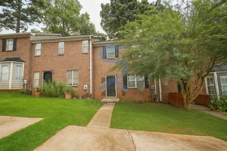 Building Photo - 7215 Crestside Dr