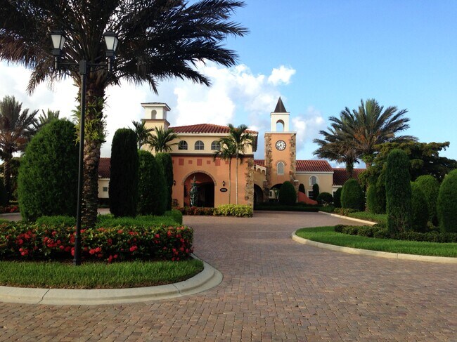 Casa club principal - 8721 Piazza Del Lago Cir