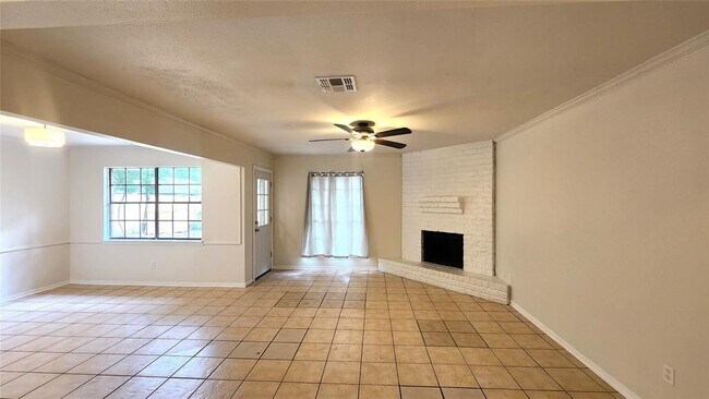 Building Photo - 2702 Foliage Green Dr